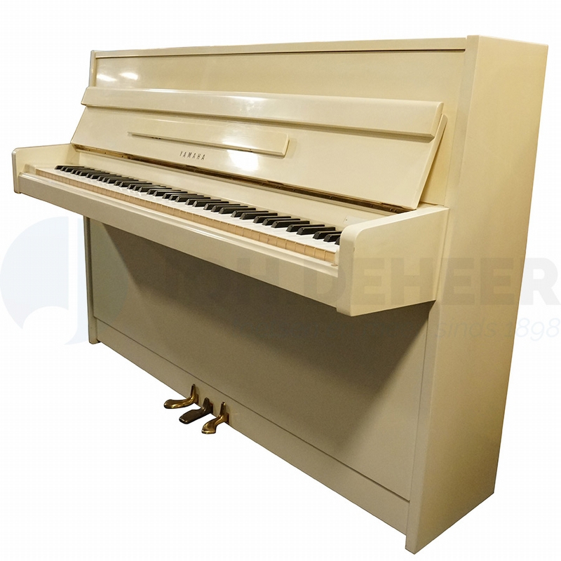 Yamaha 104 Used Piano - Polished White