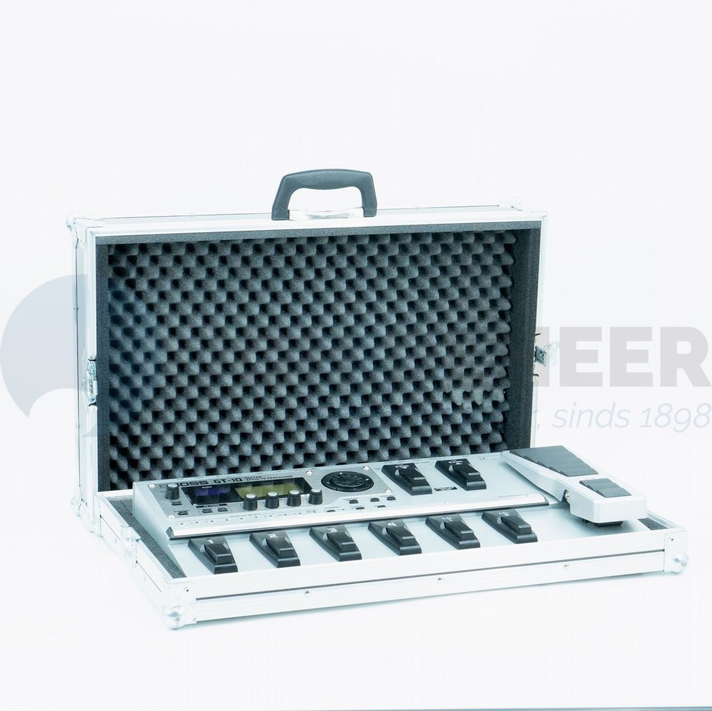 Boss GT10 ocassion inclusief flightcase in goede staat