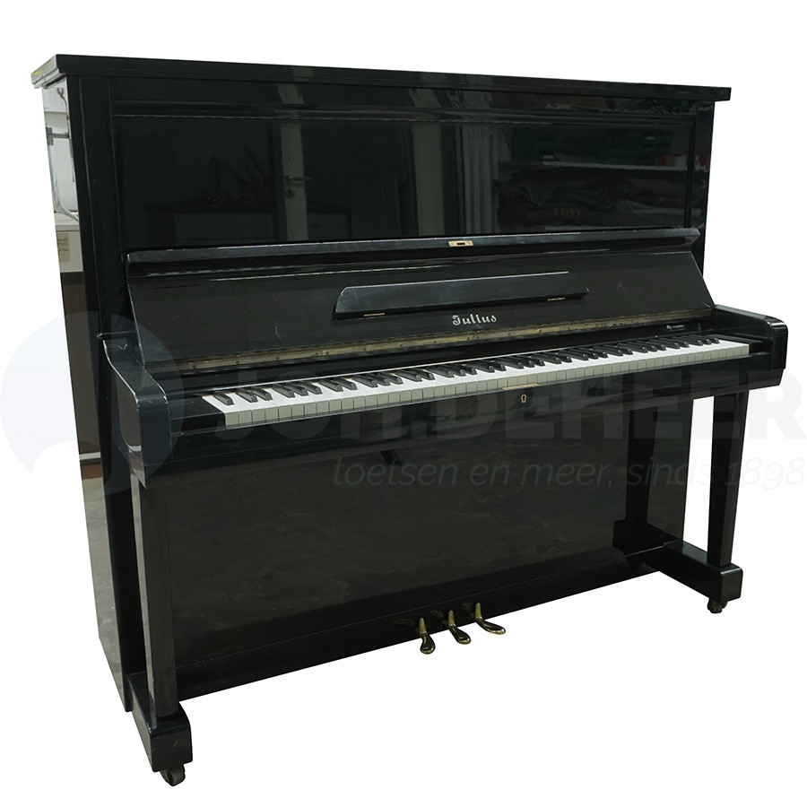 Julius 1.31 Occasion Piano - Zwart Hoogglans