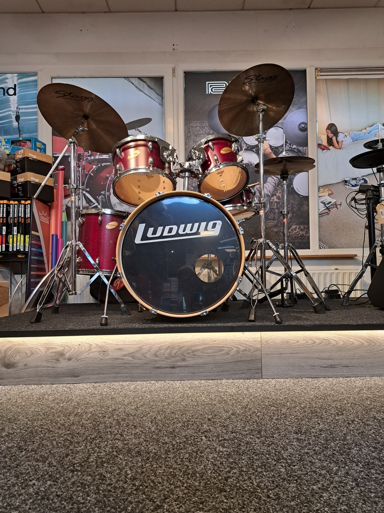 Ludwig Akoestisch Drumstel + Stagg bekkens