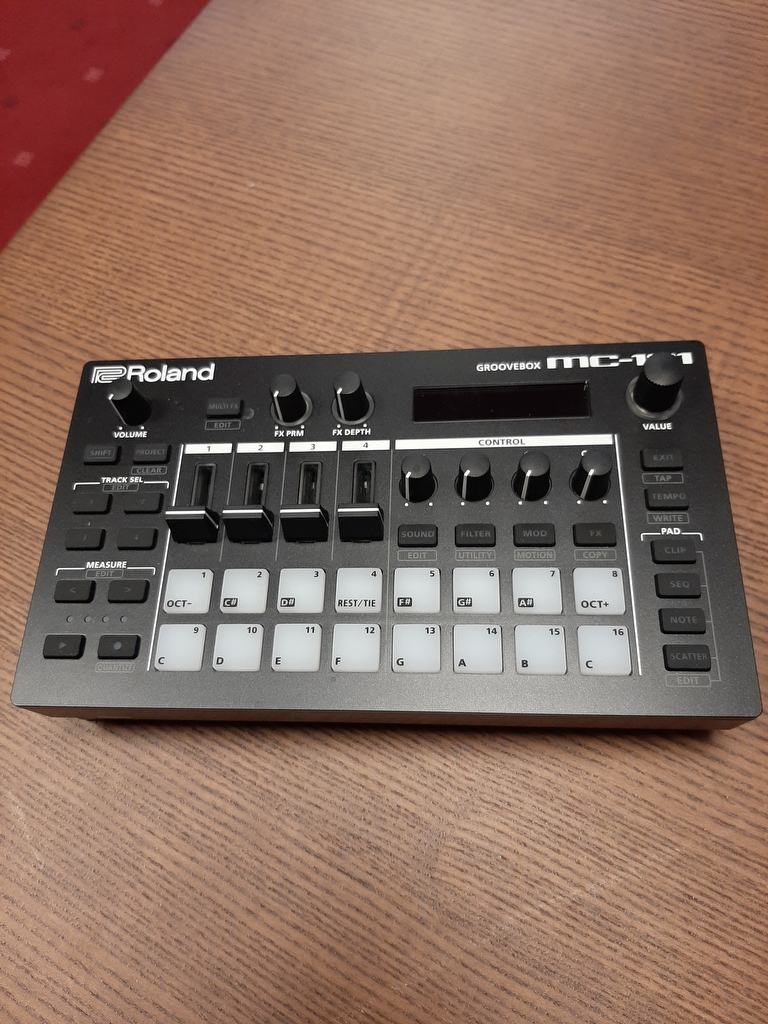 Roland MC-101 Controller B-Stock