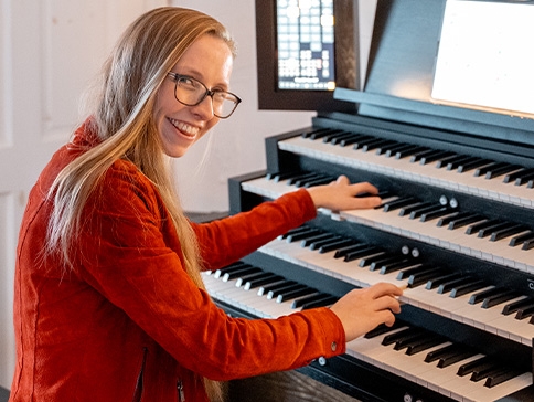 Content heeft een orgel geïnstalleerd bij concertorganiste Anna Lapwood