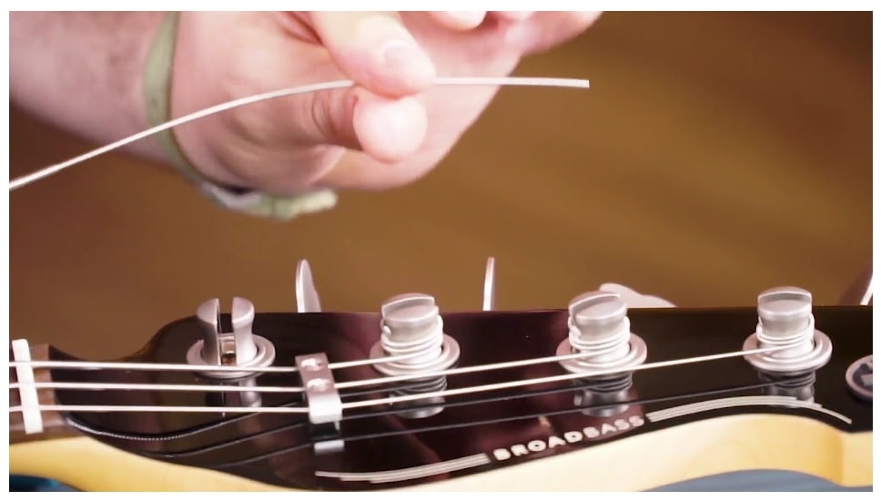 Bassnaren Vervangen - basgitaarsnaar-min