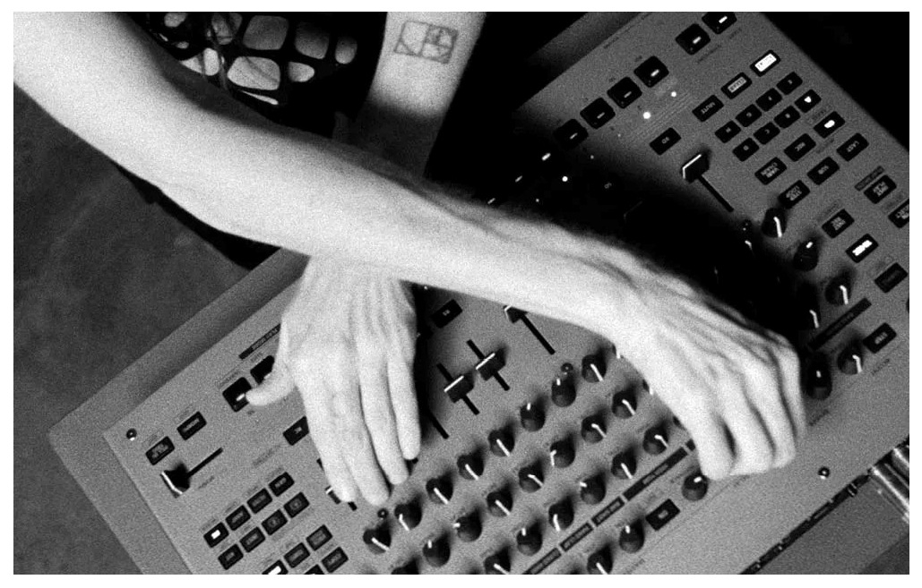 Die neue Drum Machine von Roland: Die TR-1000 ist da! - tr1000b