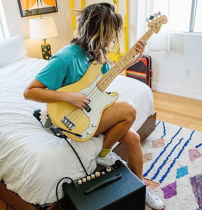 Fender Basgitaren - fender_precision_bass(1)