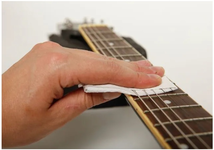 Guitar Maintenance - snaren_schoonmaken Guitar Maintenance - snaren_schoonmaken