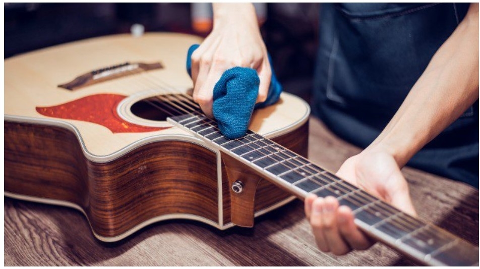 Guitar Maintenance - toets_schoonmaken Guitar Maintenance - toets_schoonmaken