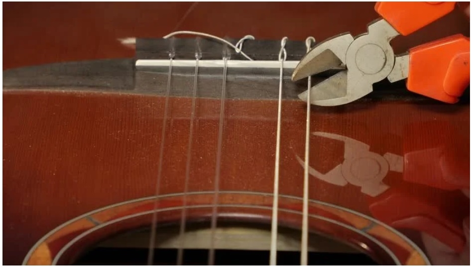 Nylon Snaren Vervangen - snaren-vervangen-klassieke-gitaar-snaren-gitaar-vervangen-gitaar-snaren-vervangen-snaren-vervangen-snaren_knippen