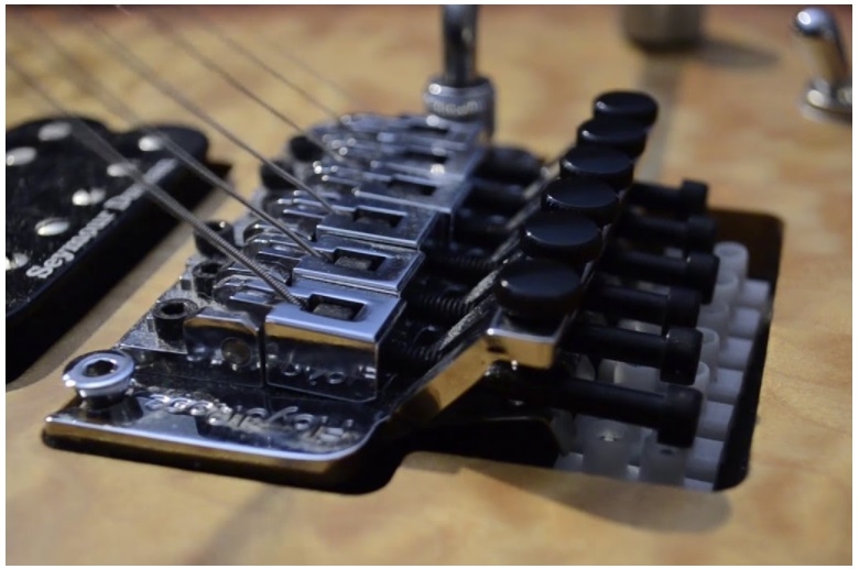 Snaar Vervangen Elektrische Gitaar - gitaar-snaren-vervangen-elektrisch-snaren-vervangen-elektrische-gitaar-gitaarsnaar-opzetten-snaren-gitaar-vervangen-gitaar-snaren-vervangen-snaren-vervangen-floyd_rose