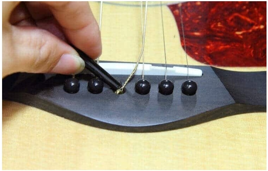 Snaren Akoestische Gitaar Vervangen - snaren-vervangen-western-gitaar-nieuwe-snaren-gitaar-snaren-gitaar-vervangen-gitaar-snaren-vervangen-snaren-vervangen-akoestische_brug