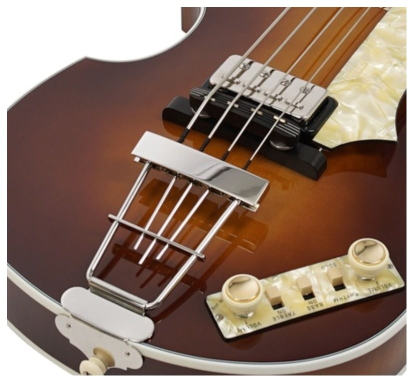 Snaren Vervangen Basgitaar - bassnaren-vervangen-basgitaarbrug-min