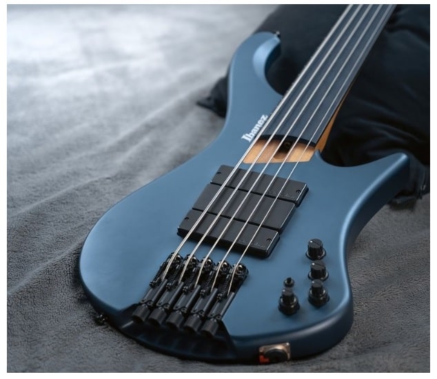 Snaren Vervangen Basgitaar - bassnaren-vervangen-bassbrug-min