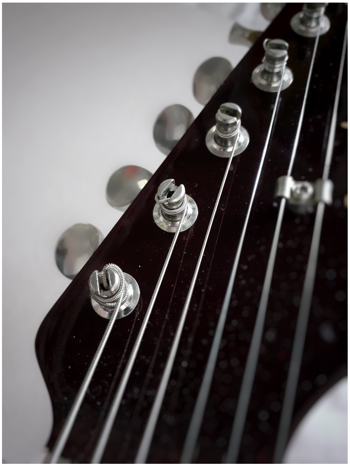 Snaren Vervangen Western Gitaar - nieuwe-snaren-gitaar-snaren-gitaar-vervangen-gitaar-snaren-vervangen-snaren-vervangen-vintage_headstock