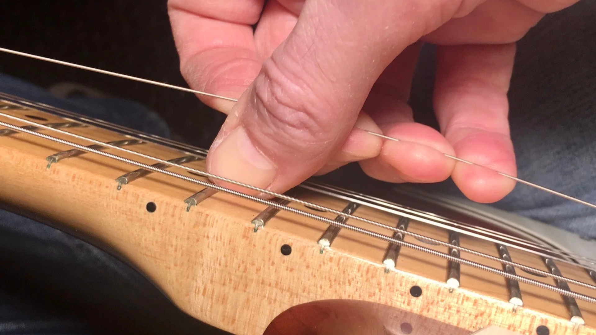 Warum verstimmt sich meine Gitarre immer wieder? – Ursachen und Lösungen einfach erklärt - 00000ontwerp_zonder_titel Warum verstimmt sich meine Gitarre immer wieder? – Ursachen und Lösungen einfach erklärt - 00000ontwerp_zonder_titel