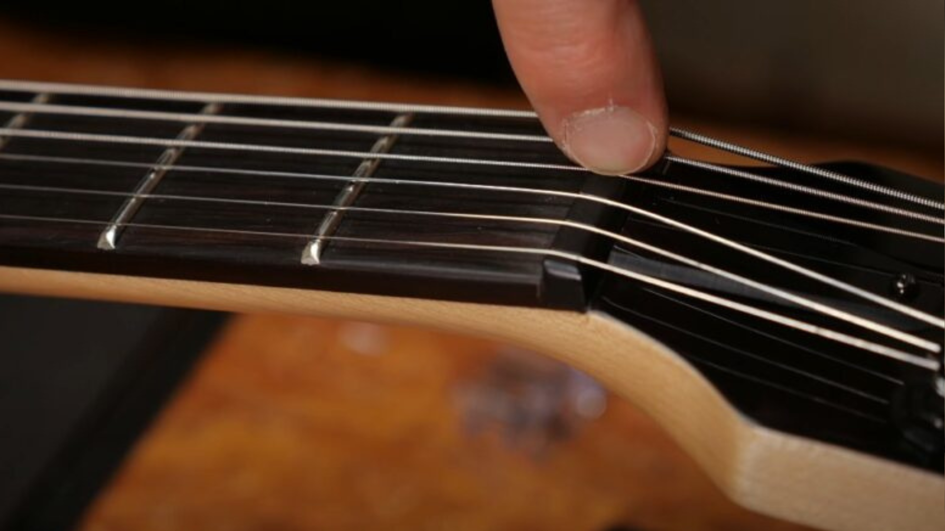 Warum verstimmt sich meine Gitarre immer wieder? – Ursachen und Lösungen einfach erklärt - 000topkam Warum verstimmt sich meine Gitarre immer wieder? – Ursachen und Lösungen einfach erklärt - 000topkam